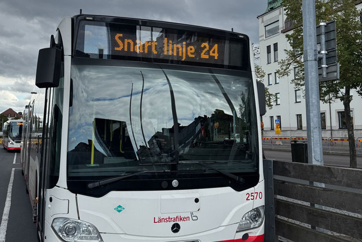 Buss som är skyltad med "Snart linje 24".