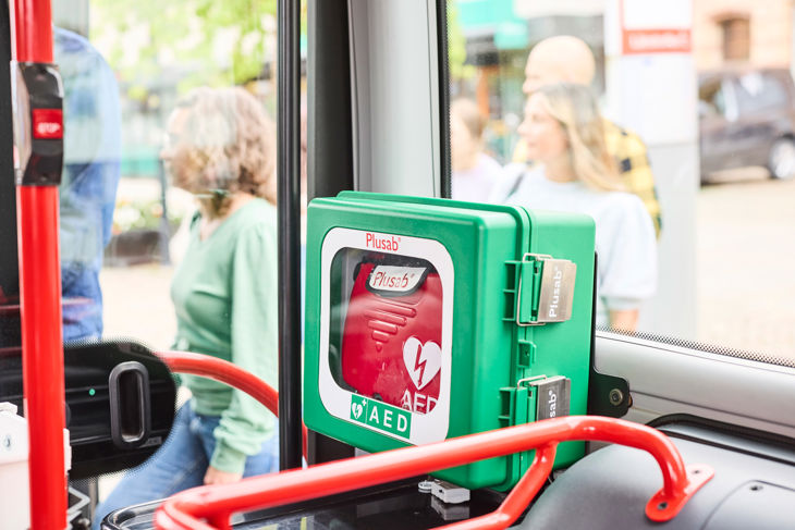 Hjärtstartare ombord på regionbuss.